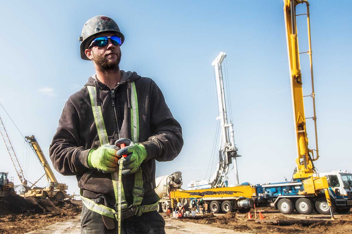 Jardeg worker at a dig site